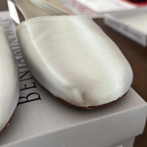 Benjamin Walk Touch Ups Dyeables in White Size 3.5M - Picture 3 of 6